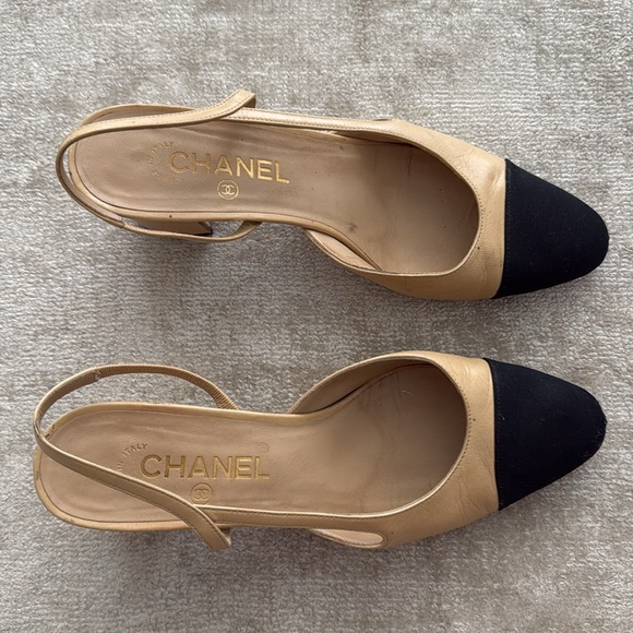 CHANEL Classic Beige Leather & Navy Grosgrain Cap-Toe Slingback Heels (39) - Picture 3 of 9